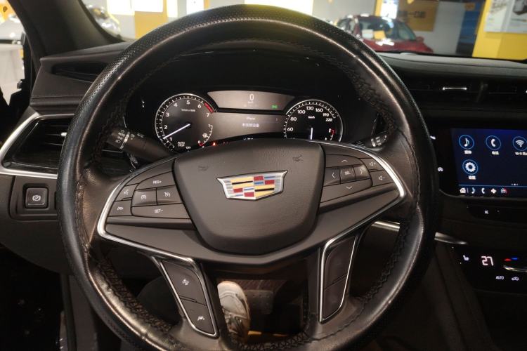 Used Cadillac XT5 2022 2.0T Two-Wheel Drive Luxury Version Steering Wheel