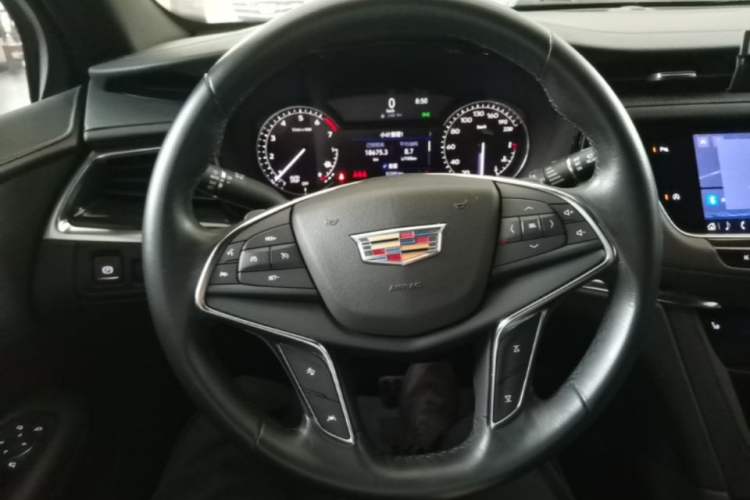 Used Cadillac XT5 2022 2.0T Two-Wheel Drive Luxury Version Steering Wheel