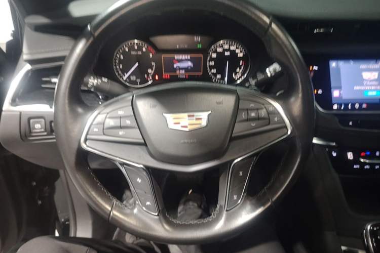 Used Cadillac XT5 2022 2.0T Two-Wheel Drive Luxury Version Steering Wheel