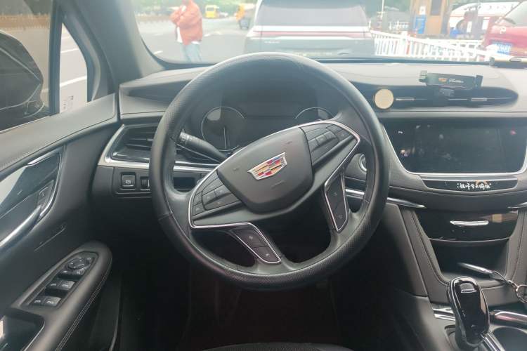 Used Cadillac XT5 2022 2.0T Two-Wheel Drive Luxury Version Steering Wheel