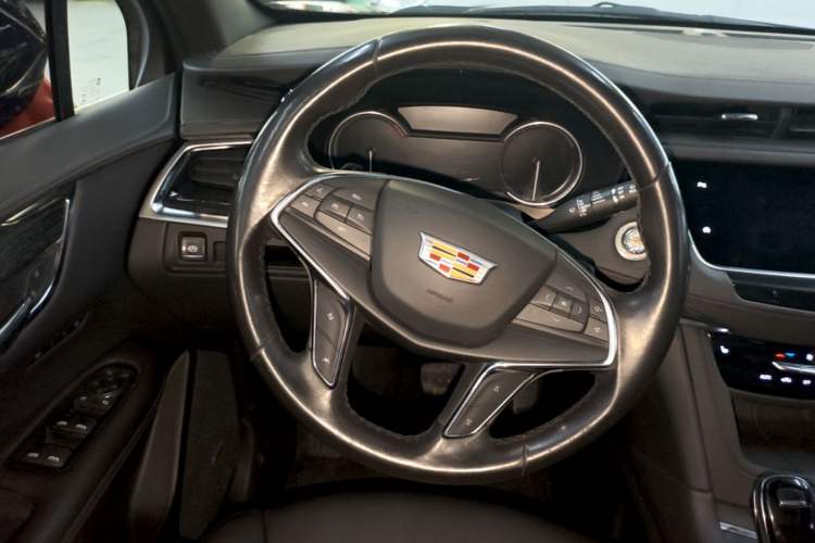 Used Cadillac XT5 2022 2.0T Two-Wheel Drive Luxury Version Steering Wheel