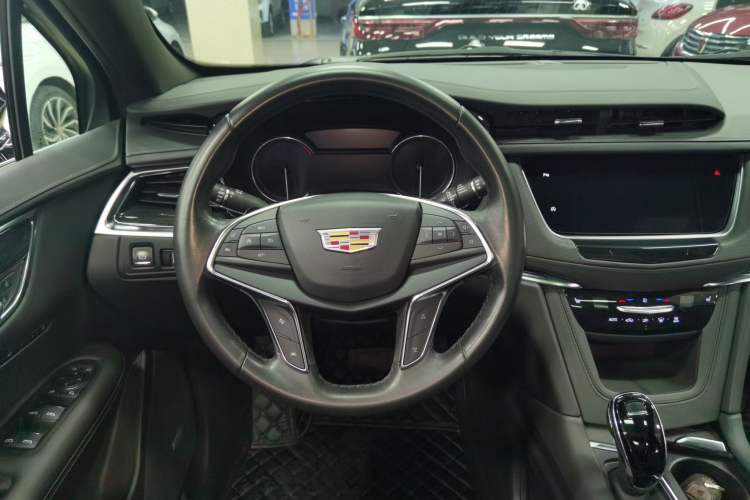 Used Cadillac XT5 2022 2.0T Two-Wheel Drive Luxury Version Steering Wheel