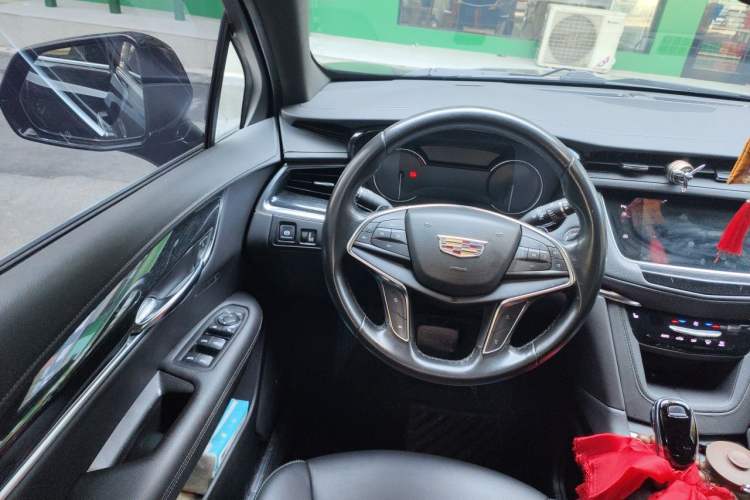 Used Cadillac XT5 2022 2.0T Two-Wheel Drive Luxury Version Steering Wheel