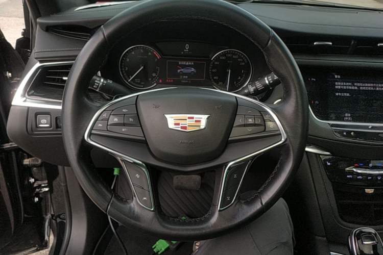 Used Cadillac XT5 2022 2.0T Two-Wheel Drive Luxury Version Steering Wheel