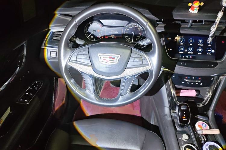 Used Cadillac XT5 2022 2.0T Two-Wheel Drive Luxury Version Steering Wheel