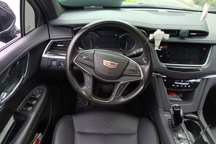 Used Cadillac XT5 2022 2.0T Two-Wheel Drive Luxury Version Steering Wheel