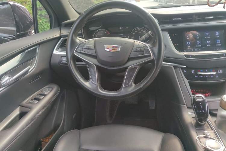 Used Cadillac XT5 2022 2.0T Two-Wheel Drive Luxury Version Steering Wheel