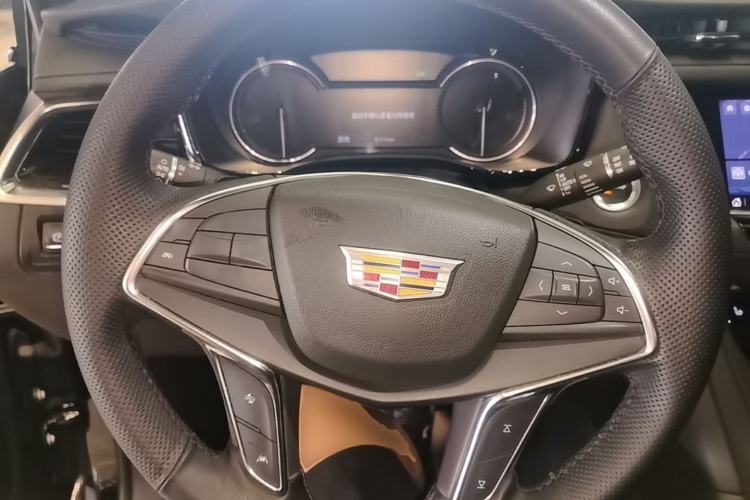Used Cadillac XT5 2022 2.0T Two-Wheel Drive Luxury Version Steering Wheel