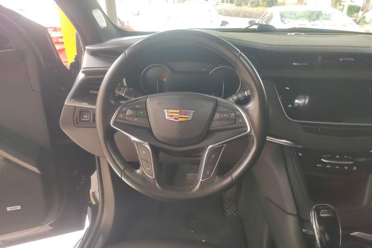 Used Cadillac XT5 2022 2.0T Two-Wheel Drive Luxury Version Steering Wheel