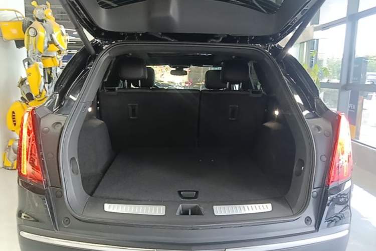 Used Cadillac XT5 2022 2.0T Two-Wheel Drive Luxury Version Trunk