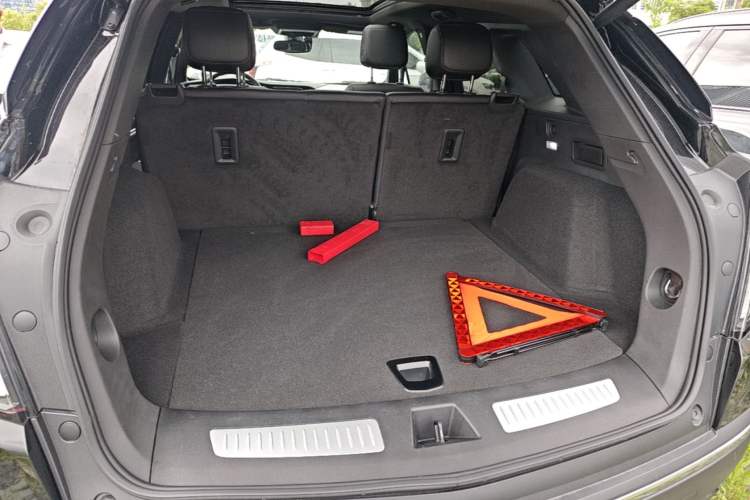 Used Cadillac XT5 2022 2.0T Four-Wheel Drive Luxury Version (Hummingbird Edition) Trunk
