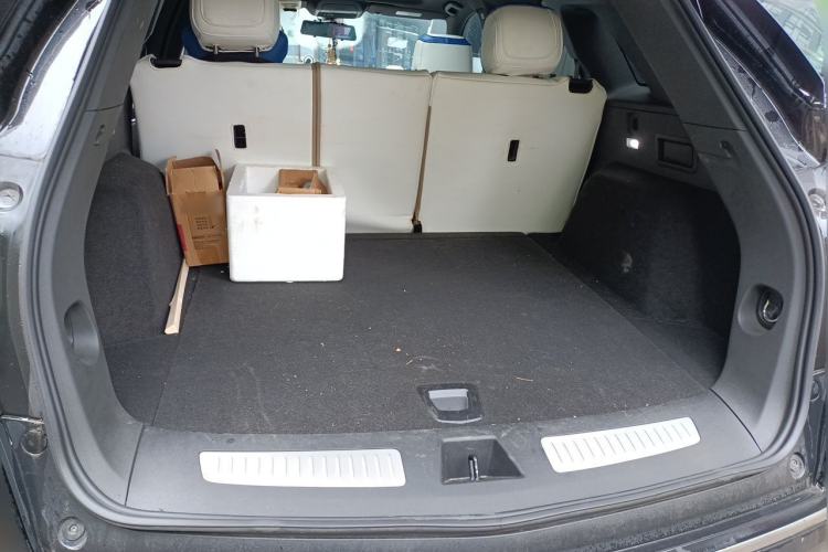 Used Cadillac XT5 2022 2.0T Two-Wheel Drive Luxury Version Trunk