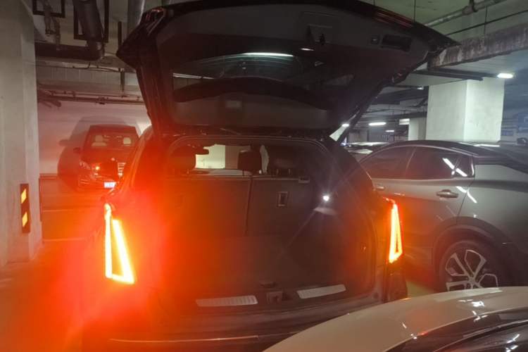 Used Cadillac XT5 2022 2.0T Two-Wheel Drive Luxury Version Trunk