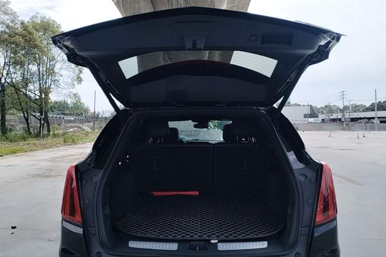 Used Cadillac XT5 2022 2.0T Two-Wheel Drive Luxury Version Trunk