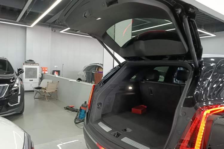 Used Cadillac XT5 2022 2.0T Two-Wheel Drive Luxury Version Trunk