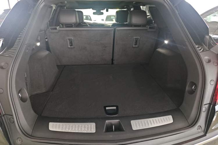 Used Cadillac XT5 2022 2.0T Two-Wheel Drive Luxury Version Trunk