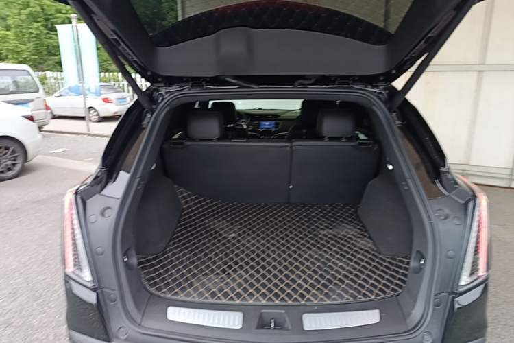 Used Cadillac XT5 2022 2.0T Four-Wheel Drive Platinum Edition Trunk
