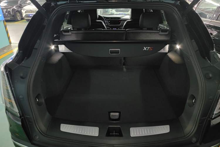 Used Cadillac XT5 2022 2.0T Four-Wheel Drive Luxury Version (Hummingbird Edition) Trunk