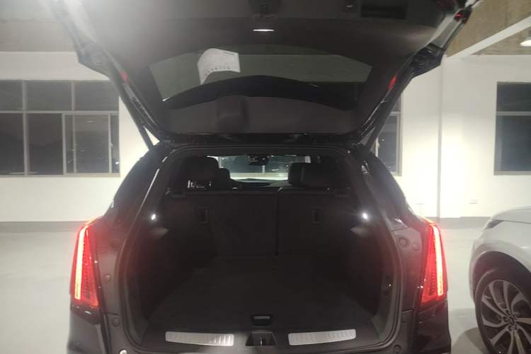 Used Cadillac XT5 2022 2.0T Two-Wheel Drive Luxury Version Trunk
