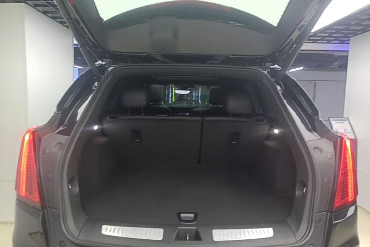 Used Cadillac XT5 2022 2.0T Four-Wheel Drive Luxury Version Trunk