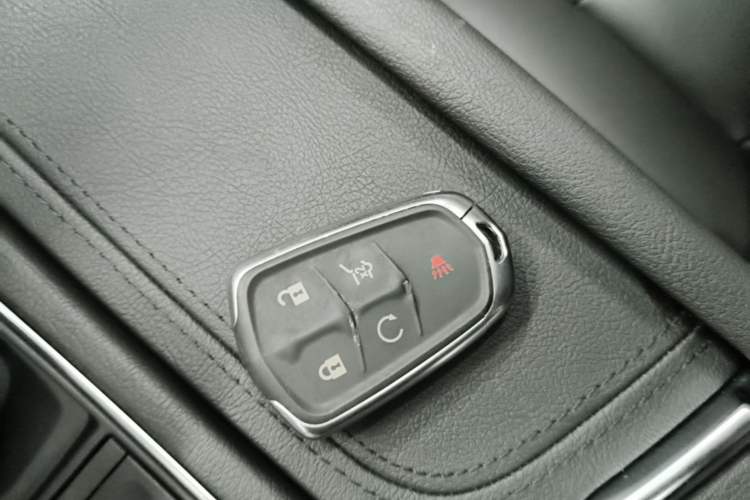 Used Cadillac XT5 2022 2.0T Two-Wheel Drive Luxury Version Vehicle Key