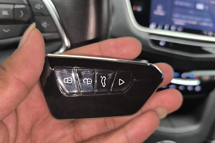Used Cadillac XT5 2022 2.0T Two-Wheel Drive Luxury Version Vehicle Key