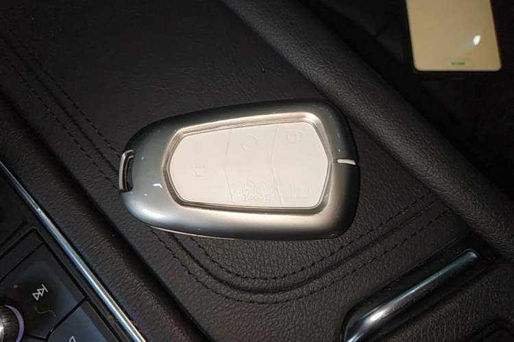 Used Cadillac XT5 2022 2.0T Two-Wheel Drive Luxury Version Vehicle Key