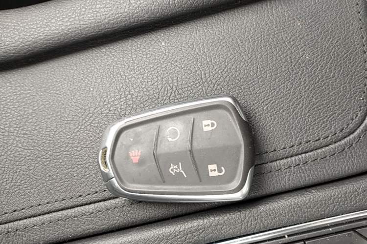 Used Cadillac XT5 2022 2.0T Two-Wheel Drive Luxury Version Vehicle Key