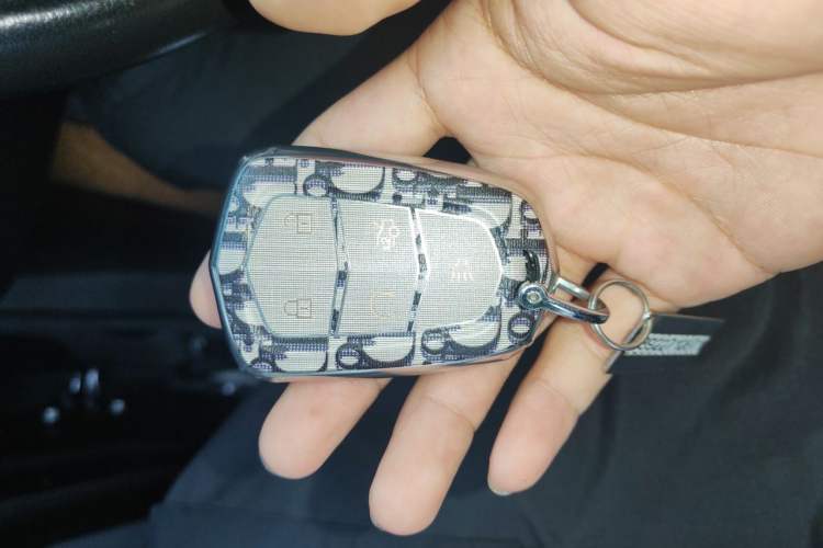 Used Cadillac XT5 2022 2.0T Two-Wheel Drive Luxury Version Vehicle Key