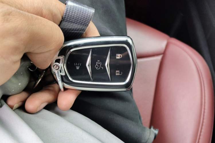 Used Cadillac XT5 2022 2.0T Two-Wheel Drive Luxury Version Vehicle Key