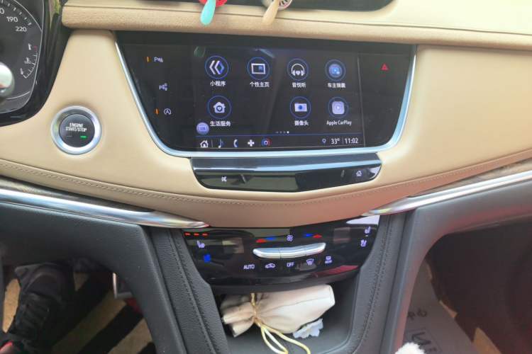 Used Cadillac XT5 2022 2.0T Four-Wheel Drive Platinum Edition Audio And AC Panel