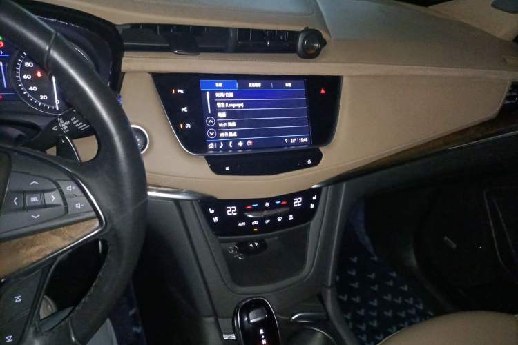 Used Cadillac XT5 2022 2.0T Four-Wheel Drive Platinum Edition Audio And AC Panel