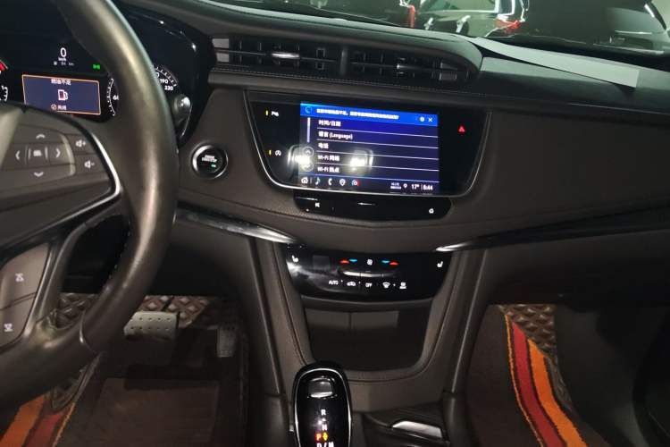 Used Cadillac XT5 2022 2.0T Two-Wheel Drive Luxury Version Audio And AC Panel