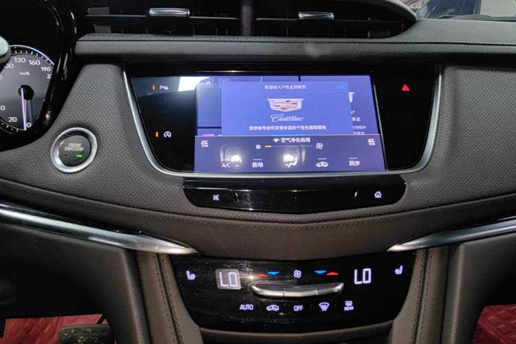Used Cadillac XT5 2022 2.0T Two-Wheel Drive Luxury Version Audio And AC Panel