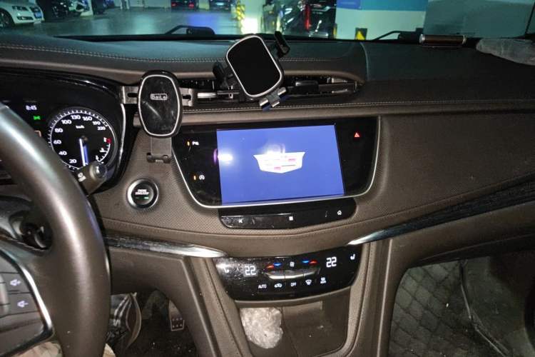 Used Cadillac XT5 2022 2.0T Two-Wheel Drive Luxury Version Audio And AC Panel