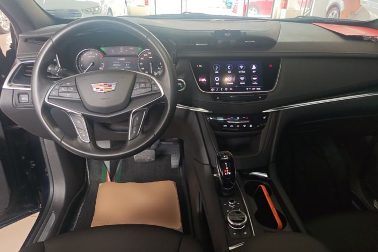 Used Cadillac XT5 2022 2.0T Two-Wheel Drive Luxury Version Center Console