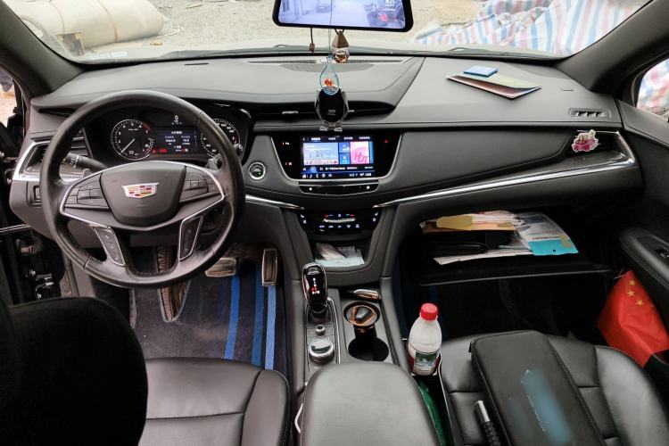 Used Cadillac XT5 2022 2.0T Four-Wheel Drive Premium Edition Center Console
