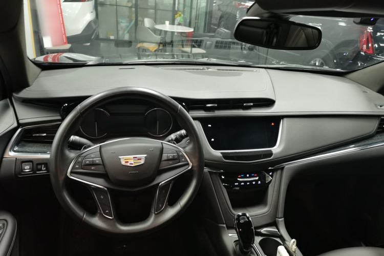 Used Cadillac XT5 2022 2.0T Two-Wheel Drive Luxury Version Center Console