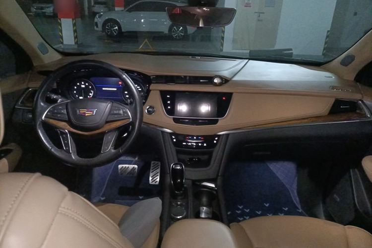 Used Cadillac XT5 2022 2.0T Four-Wheel Drive Platinum Edition Center Console