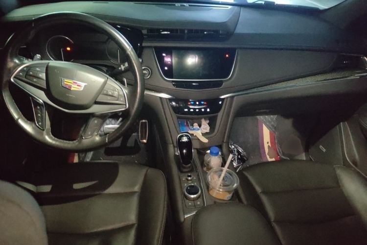 Used Cadillac XT5 2022 2.0T Four-Wheel Drive Luxury Version (Hummingbird Edition) Center Console