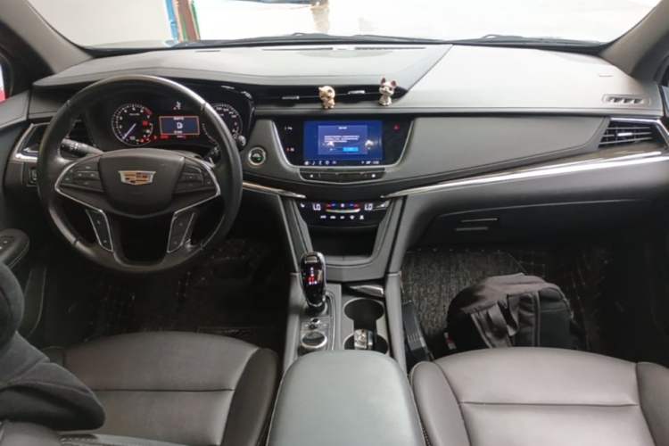 Used Cadillac XT5 2022 2.0T Two-Wheel Drive Luxury Version Center Console