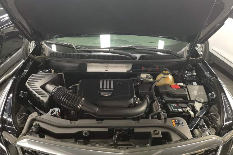 Used Cadillac XT5 2022 2.0T Two-Wheel Drive Luxury Version Engine Bay