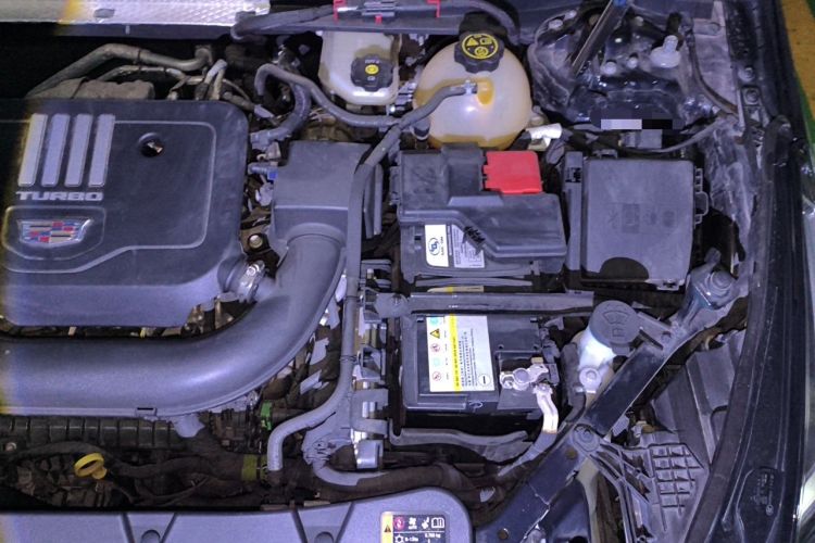 Used Cadillac XT5 2022 2.0T Four-Wheel Drive Luxury Version (Hummingbird Edition) Engine Bay Left