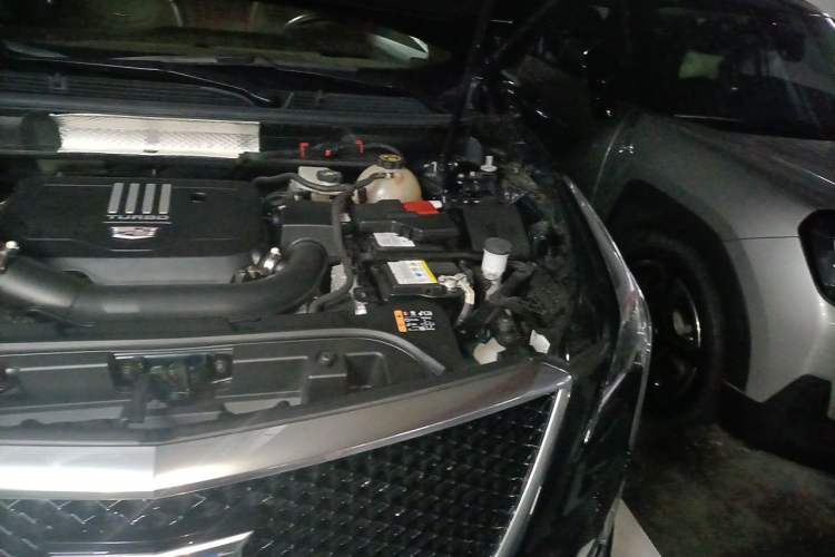 Used Cadillac XT5 2022 2.0T Four-Wheel Drive Platinum Edition Engine Bay Left