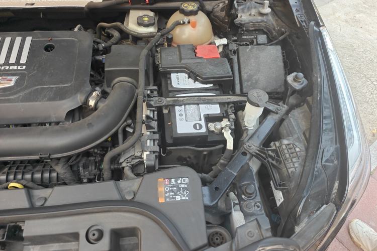 Used Cadillac XT5 2022 2.0T Four-Wheel Drive Luxury Version (Hummingbird Edition) Engine Bay Left