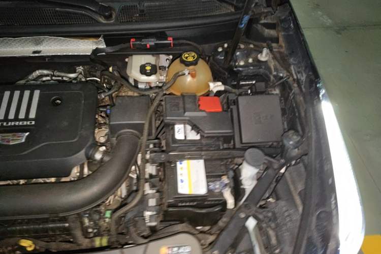 Used Cadillac XT5 2022 2.0T Two-Wheel Drive Luxury Version Engine Bay Left