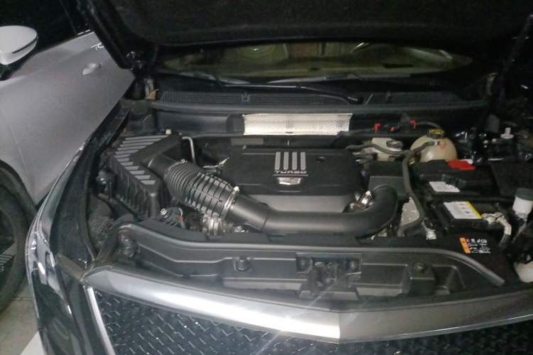 Used Cadillac XT5 2022 2.0T Four-Wheel Drive Platinum Edition Engine Bay Right
