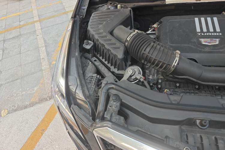 Used Cadillac XT5 2022 2.0T Four-Wheel Drive Luxury Version (Hummingbird Edition) Engine Bay Right