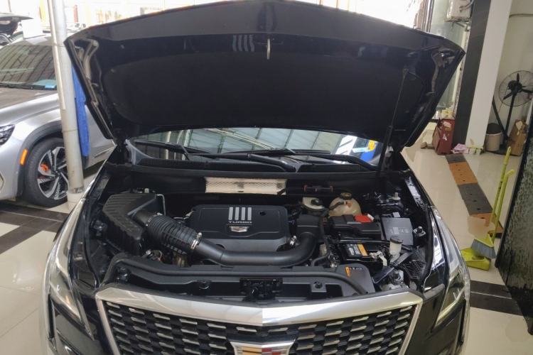 Used Cadillac XT5 2022 2.0T Two-Wheel Drive Luxury Version Engine Bay