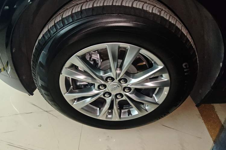 Used Cadillac XT5 2022 2.0T Two-Wheel Drive Luxury Version Exterior 4